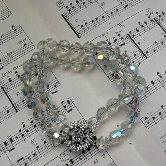 Elegant Crystal Beaded Necklace - Picture 4 of 14